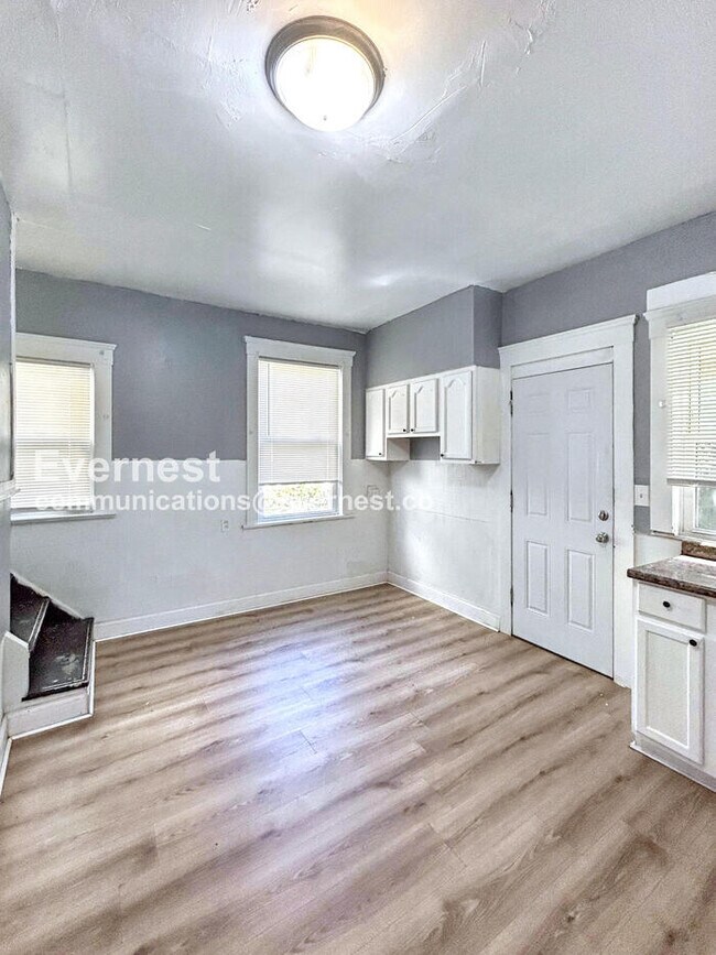 Building Photo - 2213 E 82nd St