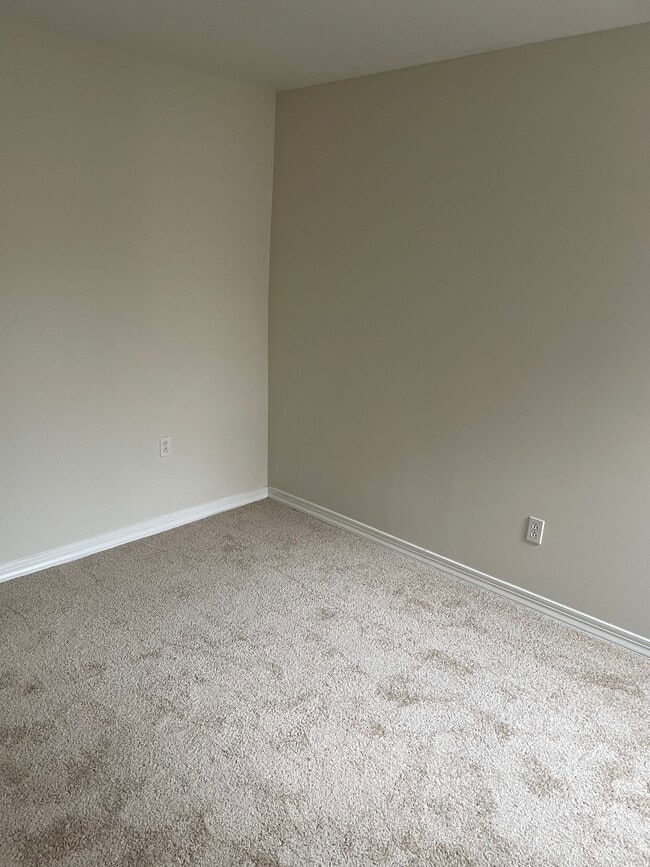 Building Photo - 1831 Fontain St