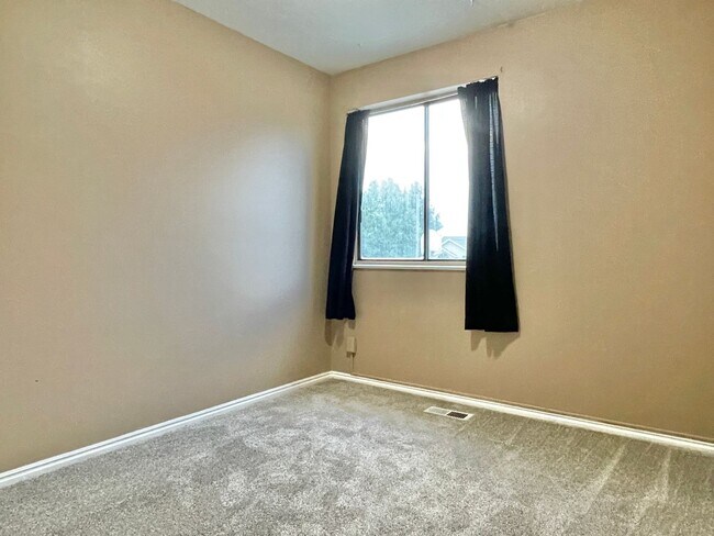 Building Photo - Cozy West Valley Home For Rent!