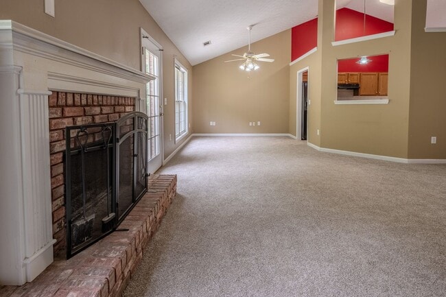 Building Photo - Beautiful 4 Bedroom Home on Large Private Lot in Hoschton