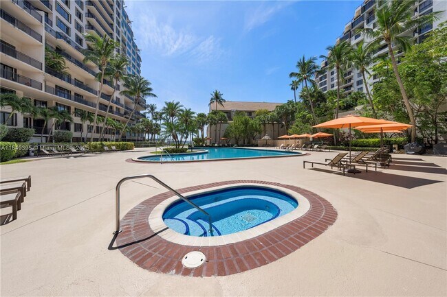Building Photo - 540 Brickell Key Dr