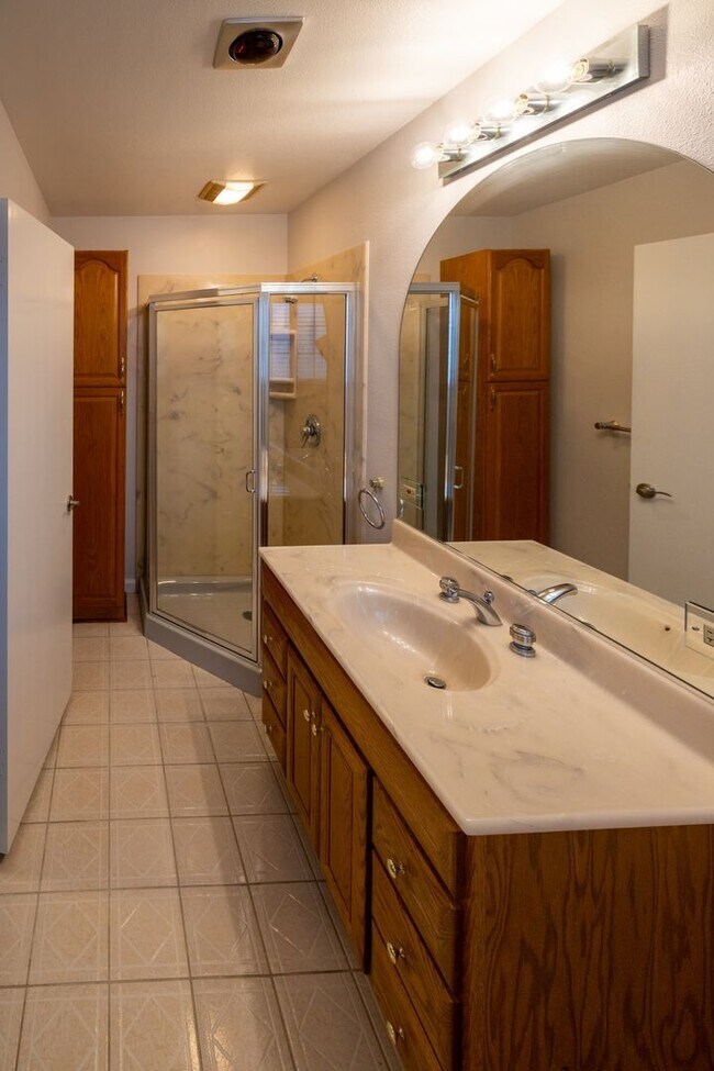 Building Photo - Large updated home in San Mateo Village!