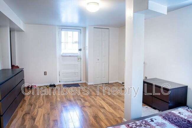 Building Photo - 1105 20th St