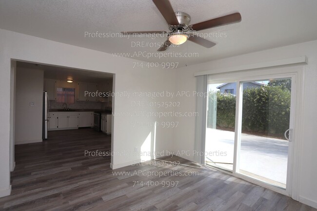 Building Photo - Newly Renovated 4 bedroom + 2 1/2 bathroom...