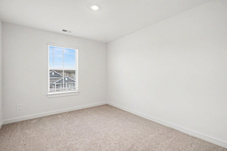 Building Photo - 1933 Mahala Dr