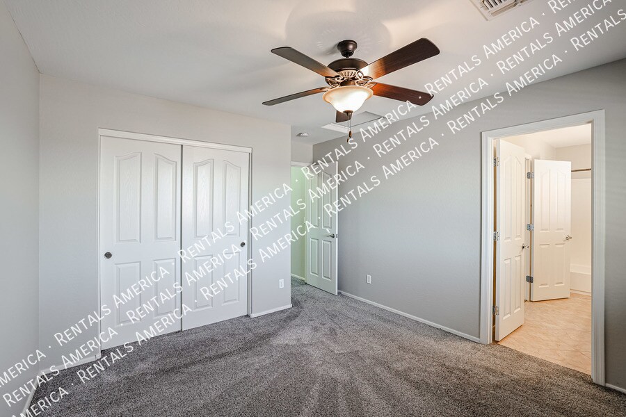 Building Photo - 7045 S Legend Dr