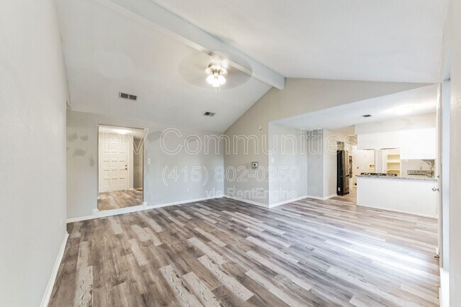 Building Photo - 700 Meadowglen Dr