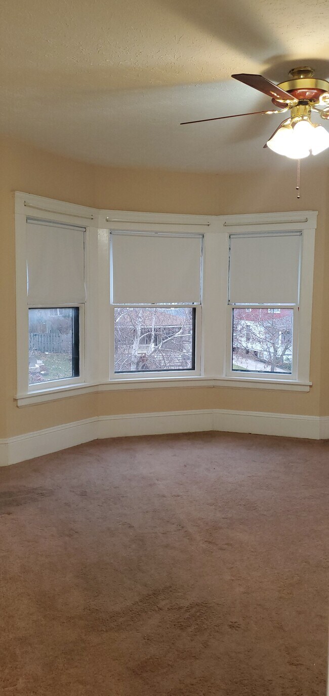 Largest second floor bedroom - 1485 Clarence Ave