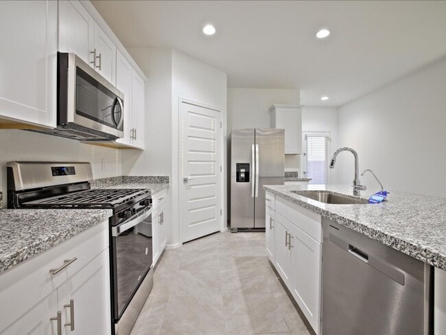 Building Photo - 3 Bedroom, 2 Bathroom