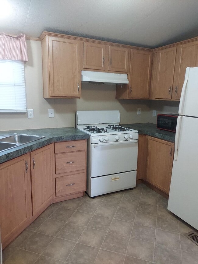 Building Photo - 122 Rd 3050