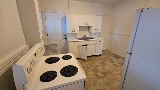 Building Photo - 908 Lafond Ave