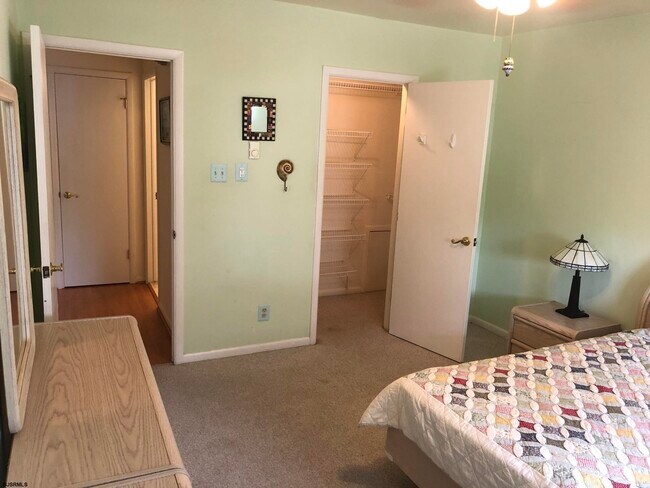 Building Photo - 21 S Monroe Ave