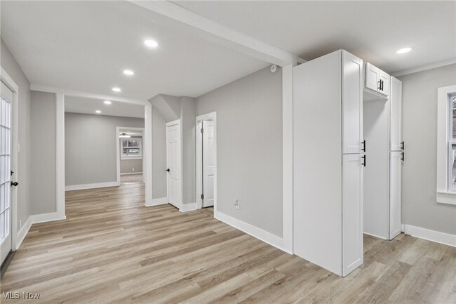 Building Photo - 133 N Pearl St