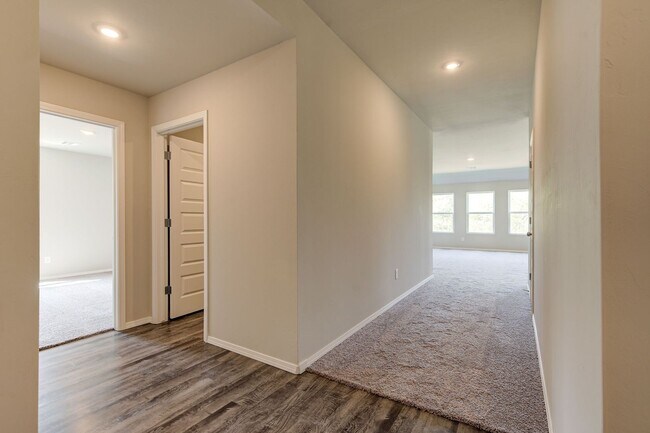 Building Photo - BRAND NEW! 4 Bed 2 Bath Home in Newcastle!