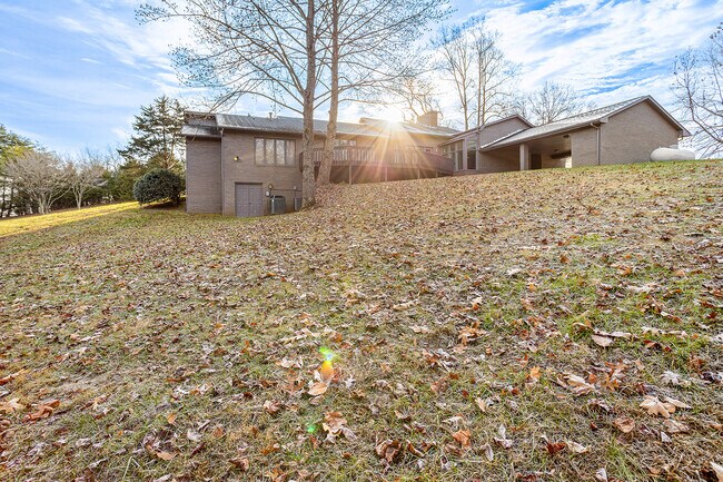 Building Photo - 274 Elkins Rd