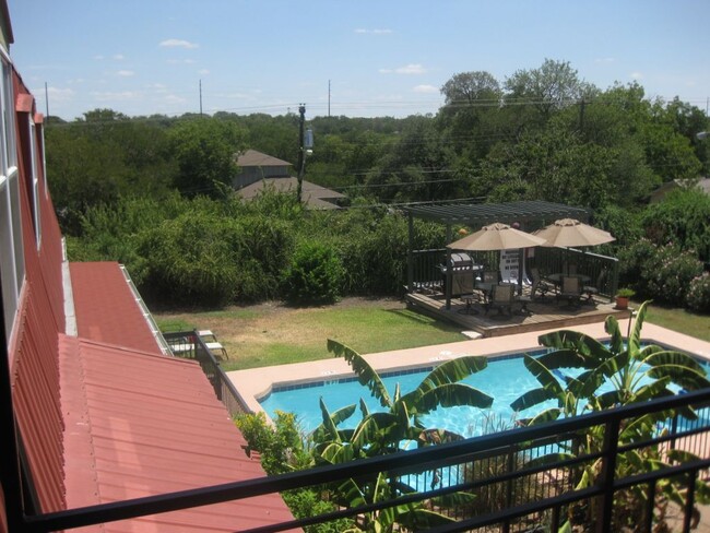 Building Photo - Great apartment in Austin Heights