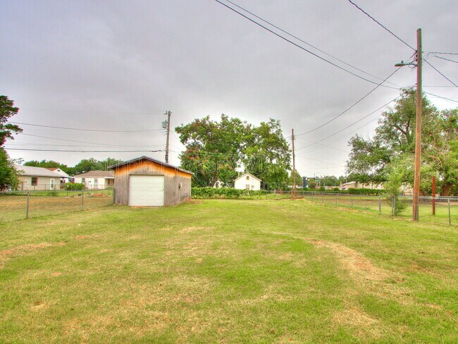 Building Photo - 7105 NW 39th St