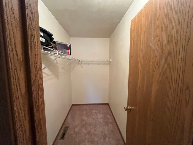 Building Photo - 965 Amberwood Pl