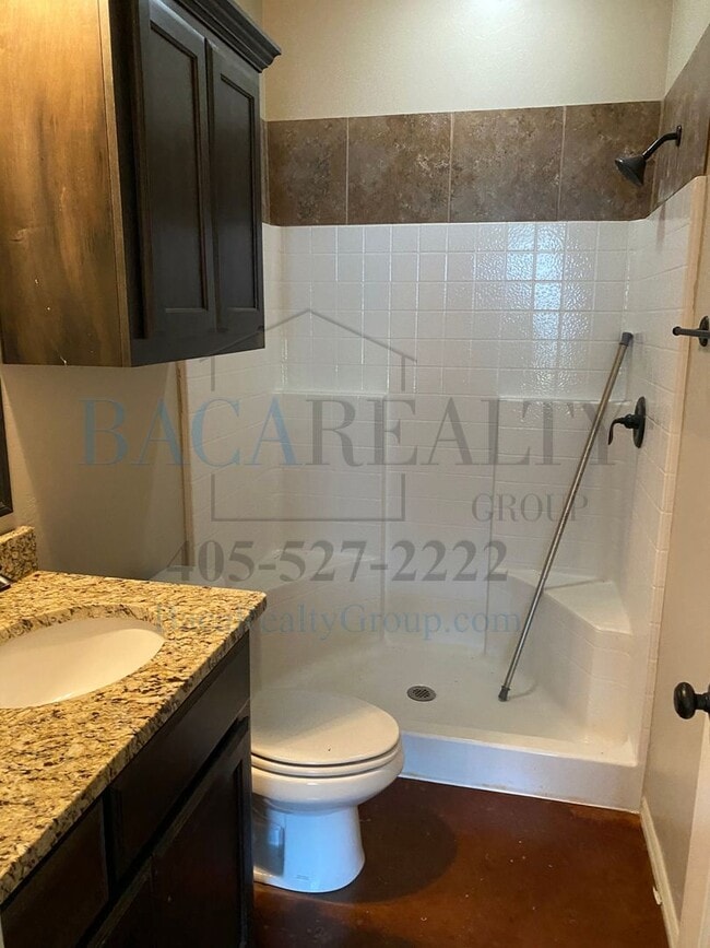 Building Photo - Move in Special!!! 3br 2ba duplex with 2 c...