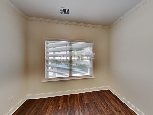 Building Photo - 514 Crestmont Ln