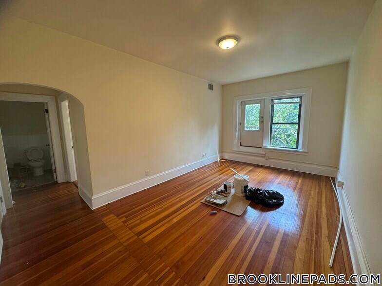 Building Photo - 1463 Beacon St