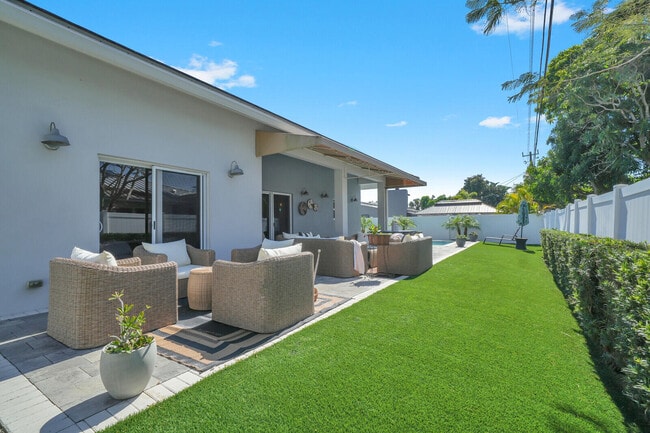 Building Photo - 875 SE 13th Ave