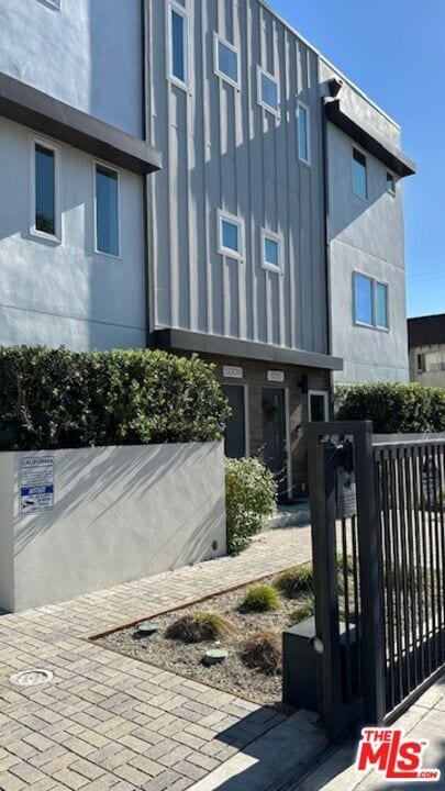 Building Photo - 5230 Satsuma Ave