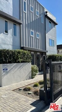 Building Photo - 5226 Satsuma Ave