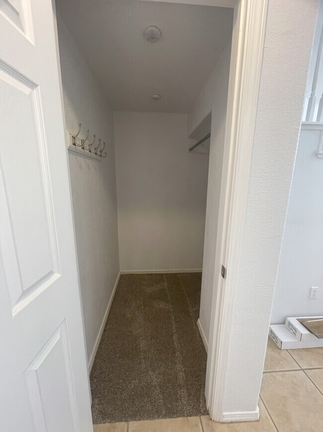Building Photo - 5555 Mansfield Pl NW