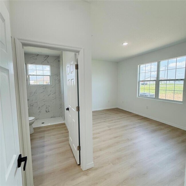 Building Photo - 602 Desmoines Ct