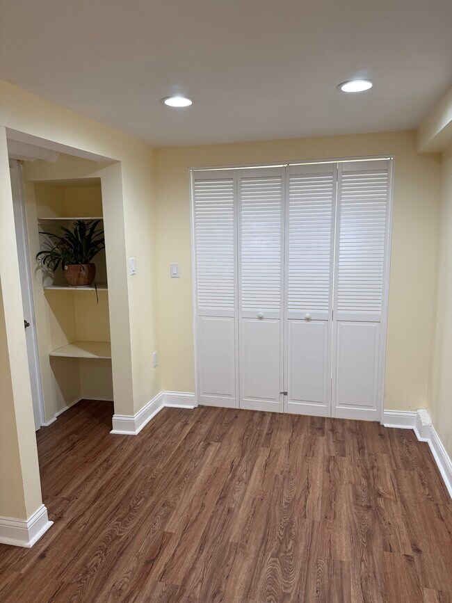 Building Photo - 4143 W Roscoe St