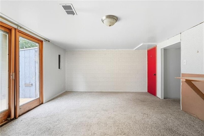 Building Photo - 222 Parkwood Dr