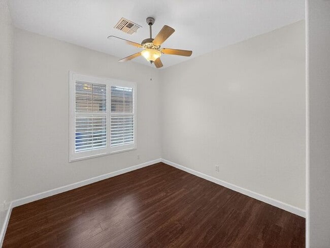 Building Photo - Spacious 3 car garage home at Paseo Trail!