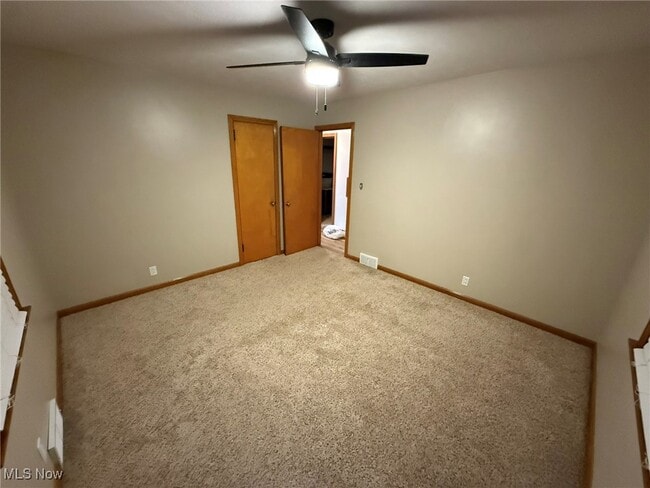 Building Photo - 230 E 21st St