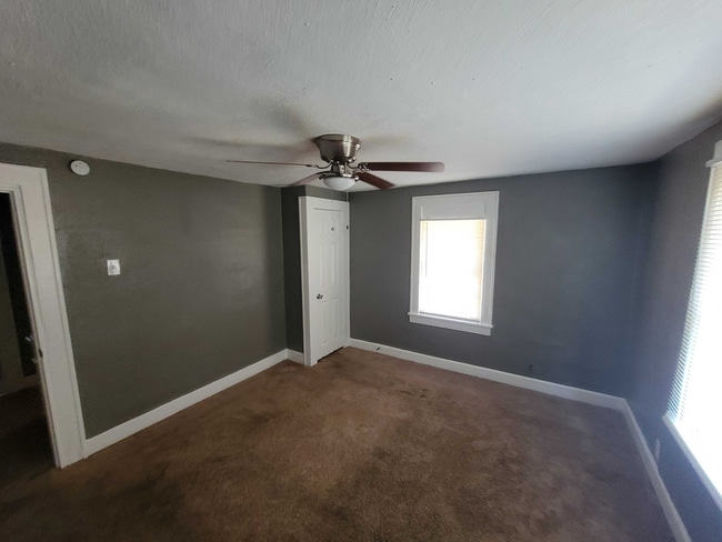 Building Photo - 861 N Drexel Ave