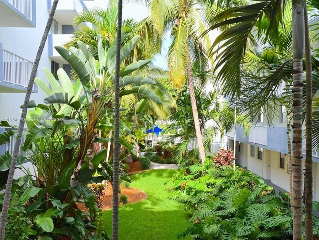 Building Photo - 1801 S Treasure Dr