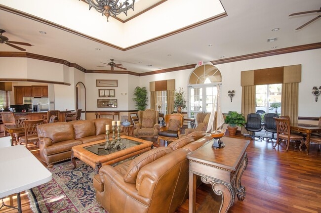 Building Photo - 11860 Valencia Gardens Ave