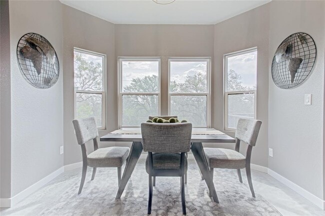 Building Photo - 505 Chantilly Ln