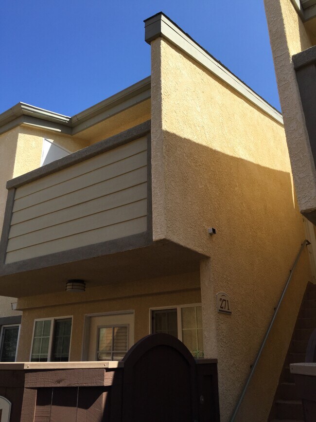 Building Photo - 5252 Balboa Arms Dr