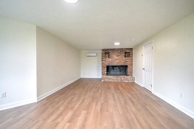 Building Photo - Renovated 3–4 Bedroom Home for Rent | 2,700+ Sq Ft | Bristol TN