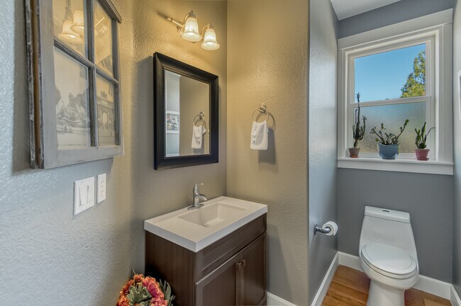 MAIN HOUSE - 1ST FLOOR BATHROOM - 421 5th Ave