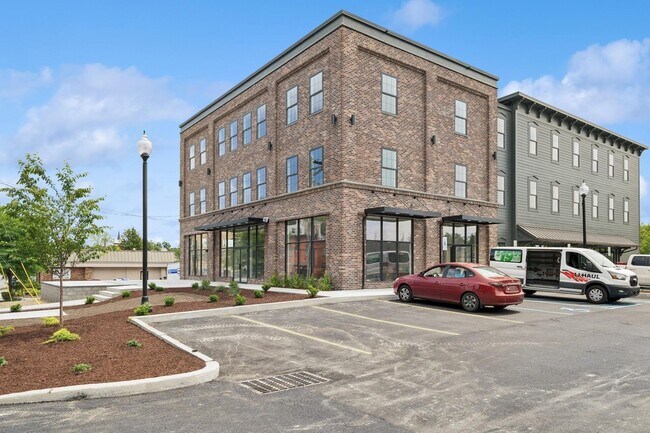 Building Photo - 153 Greenwich Ave