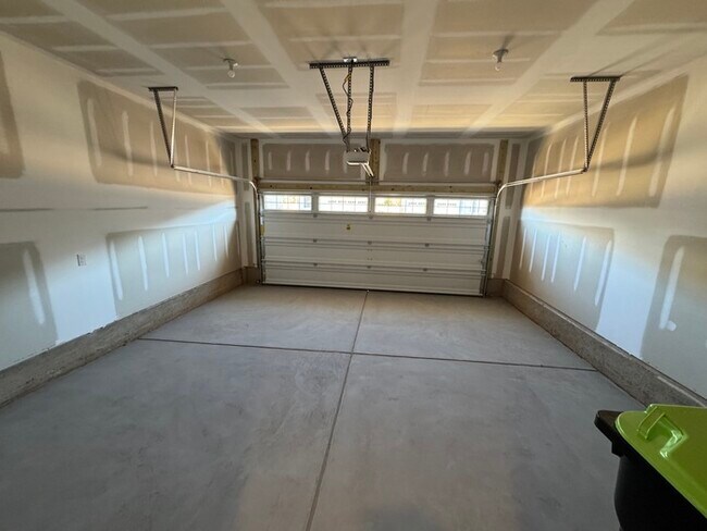 Building Photo - 4 br 2.5 ba with 2 car garage new construction