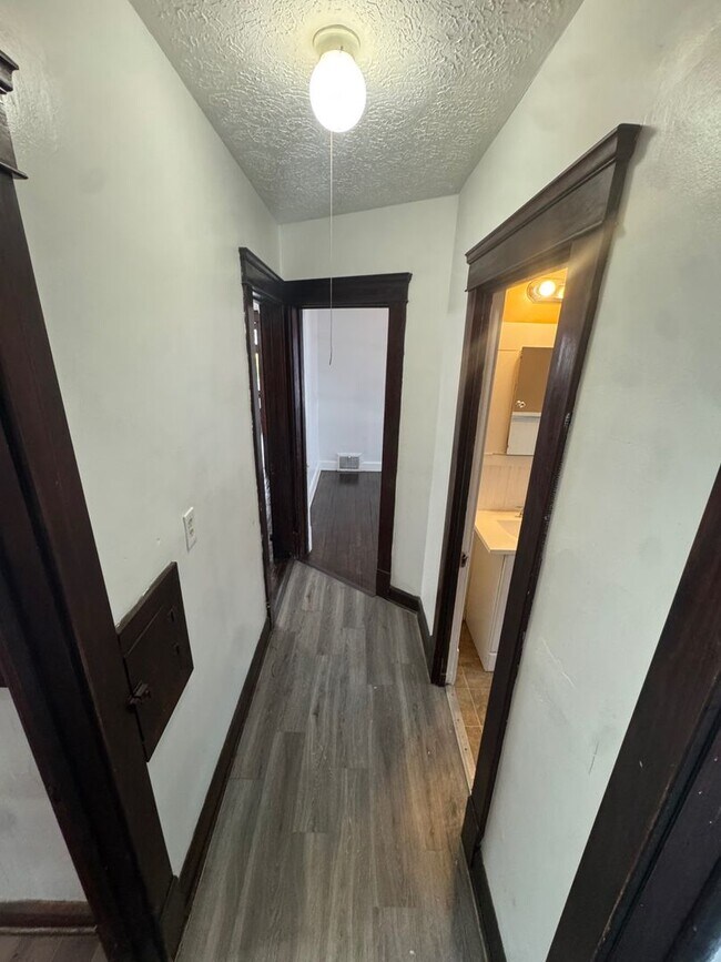 Building Photo - 2217 W 105th St