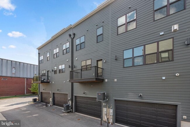 Building Photo - 921 Grundy St