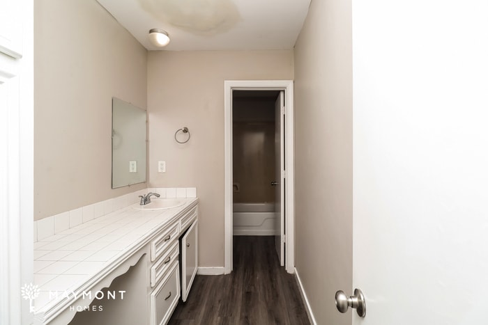 Building Photo - 523 Rusk Dr