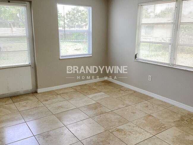 Building Photo - 7317 Oak Crest Dr