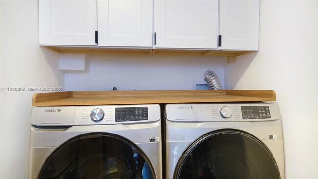 Building Photo - 1201 NE 85th St