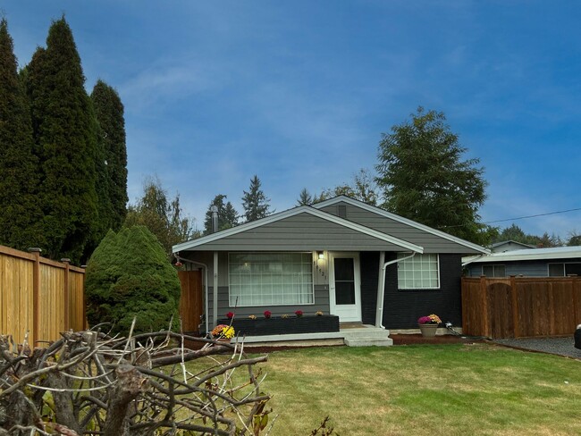 Building Photo - Adorable Three Bedrooom in Edgewood