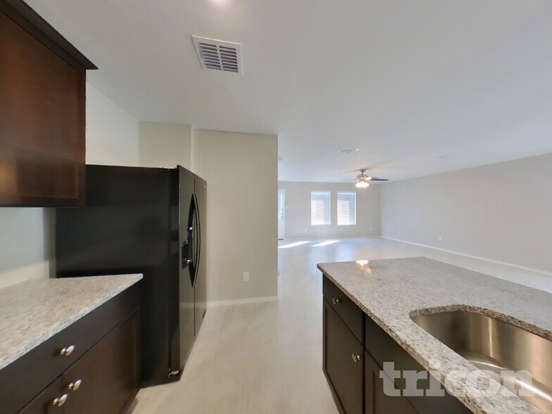 Building Photo - 1717 Claireborne Ct